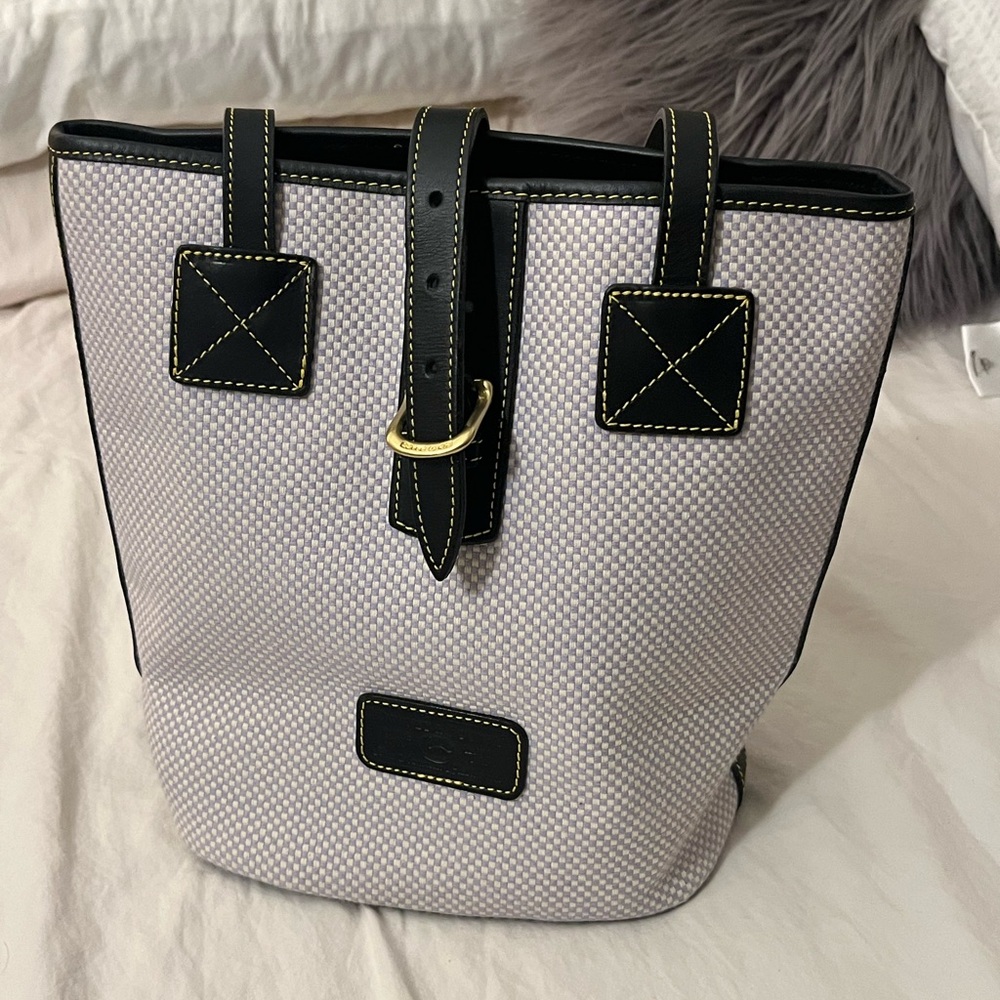 Dooney & Bourke - Classic bucket bag